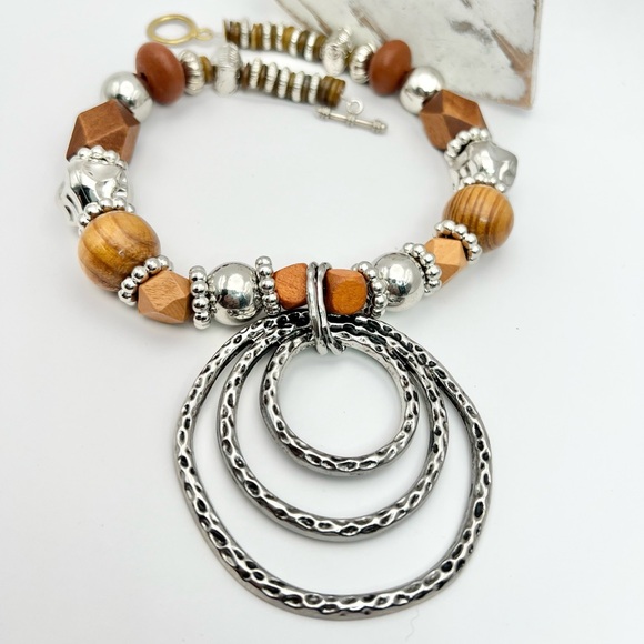 STATEMENT NECKLACE - Picture 1 of 7